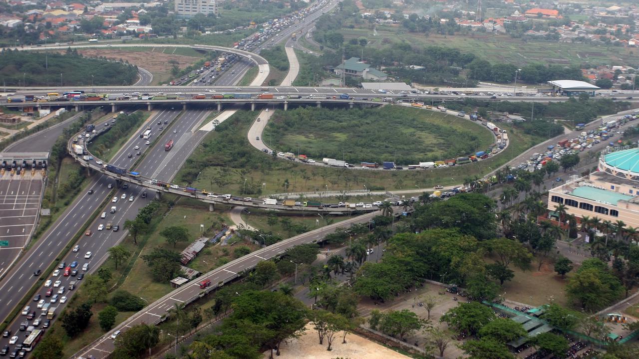 gerbang tol karang tengah