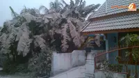 Hujan Abu Gunung Kelud di Surabaya, Jarak Pandang Sangat Terbatas