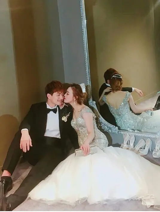 “Thx so much untuk semua nya yang sudah datang dan support dan doain kita semua~~ luv u luv u so much~~~ doain kita terus ya guys~~ 😘😘♥♥❤️❤️🎂🎂🙏🙏👍🎉👍👍✌️✌️,” tulis Lee Jeong Hoon. (Instagram/leemoalovers)