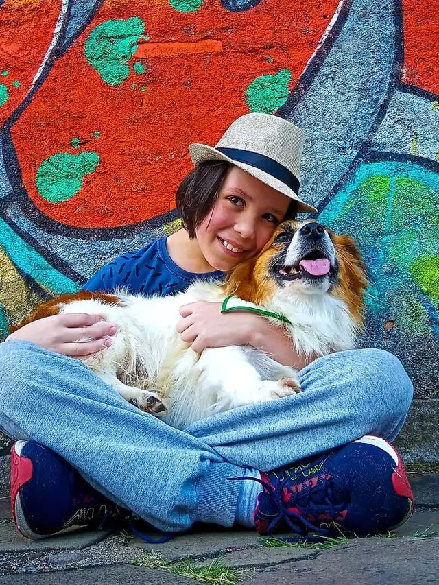 Bocah Ini Bantu Mandikan Anjing Jalanan Secara Sukarela, Alasannya Bikin Haru