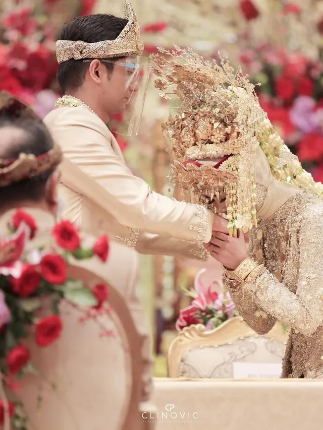 Teuku Ryan dan Ria Ricis. (Foto: Dok. Clinovic Photograophy dari Instagram @teukuryantr)