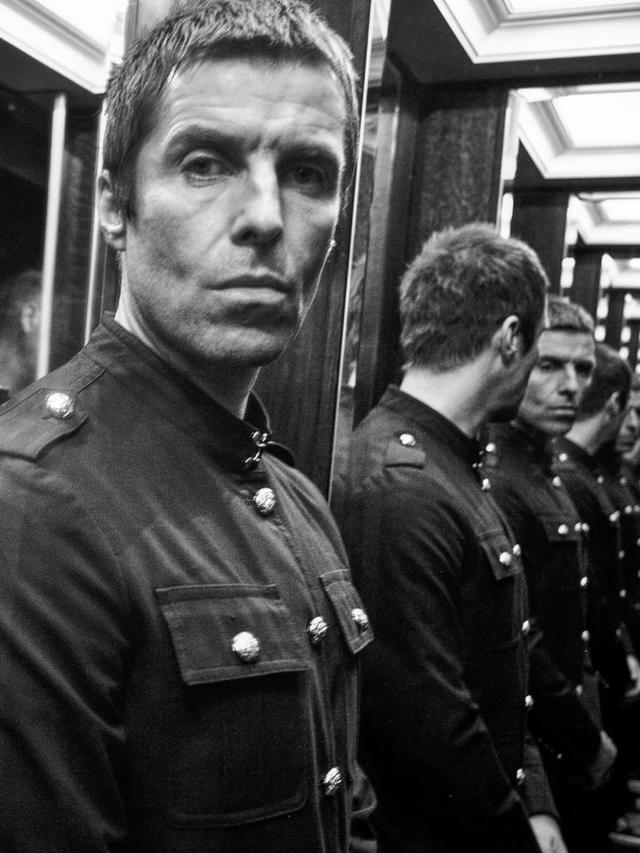 3 Potongan Rambut Liam Gallagher Eks Oasis, Jadi Panutan Gaya Anak 90an