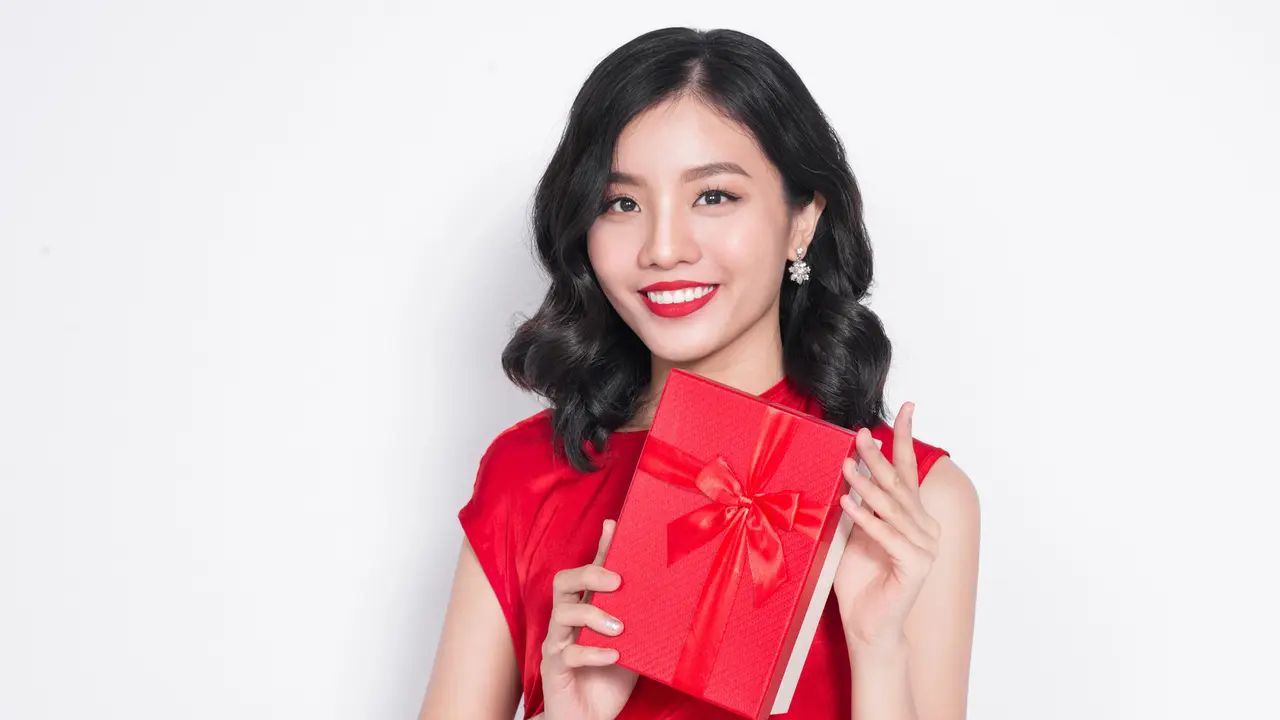 Ide Kado Imlek yang Elegan untuk Calon Mertua, Skincare Bisa Jadi Pilihan Aman