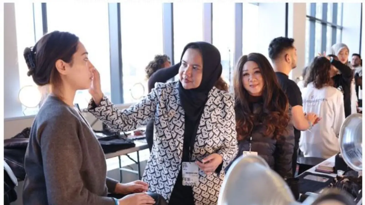 Indah Aini Lebarkan Sayap Jadi Makeup Artist di NYFW