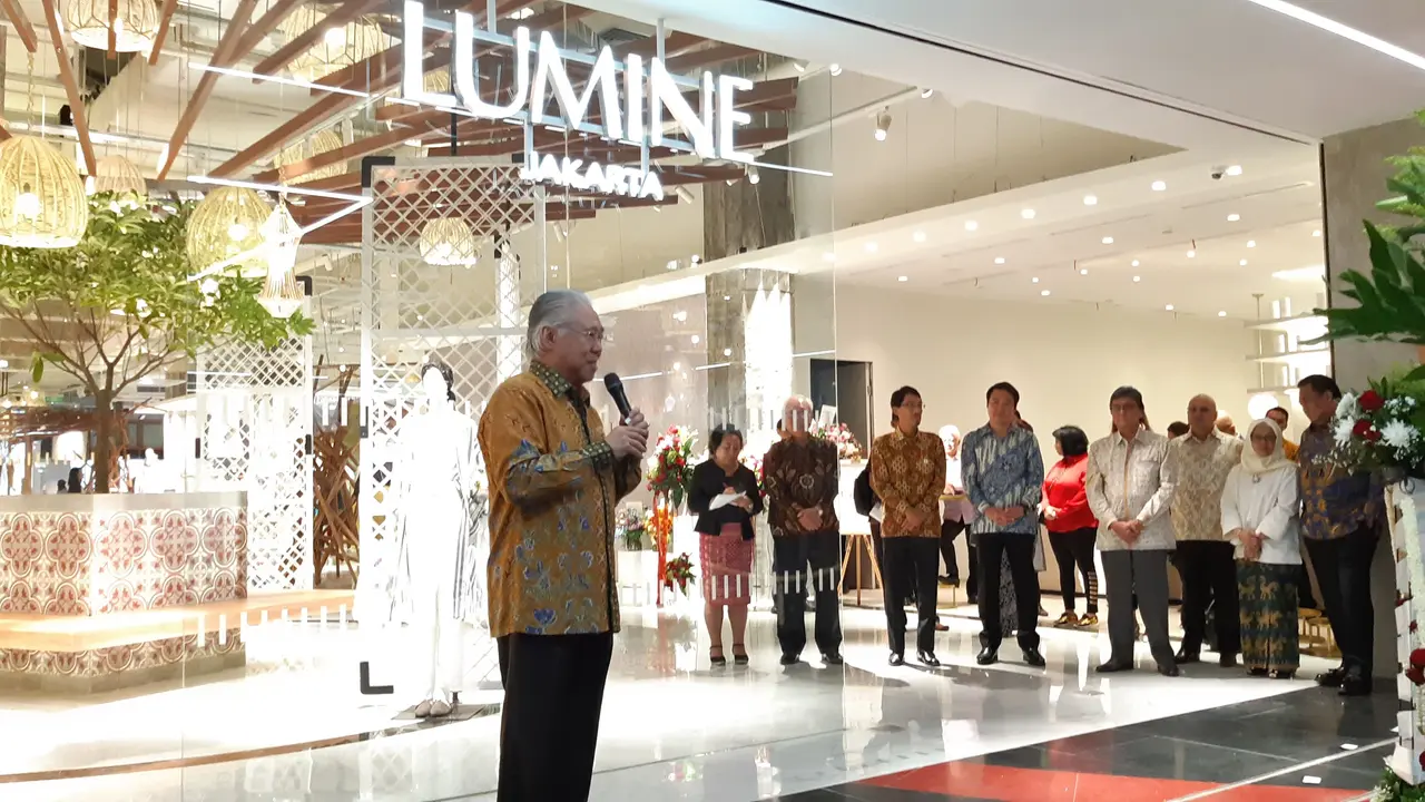 Menteri Perdagangan, Enggartiasto Lukita meresmikan pembukaan gerai pertama Lumine di Indonesia. (Yayu Agustini Rahayu/Merdeka.com)