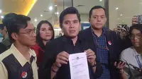 Ketua Umum Asosiasi Lawyer Muslim Indonesia (ALMI) Muhamad Zainul Arifin, mendatangi Bareskrim Mabes Polri, Senin (4/9/2023), mengadukan 26 public figure terkait dugaan promosi judi online melalui konten di media sosial. (Dok. via M. Altaf Jauhar)