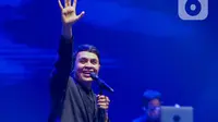 Penyanyi Tulus tampil pada konser yang bertajuk “Tulus Tur Manusia 2023" di Jiexpo Kemayoran, Jakarta Pusat, Jumat (3/3/2023). Dalam konser tersebut, Tulus membawakan sejumlah lagu diantaranya Hati-Hati di Jalan, Monokrom, dan Sepatu. (Liputan6.com/Faizal Fanani)