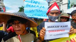 Pengunjuk rasa juga meminta pemerintah mempertahankan fungsi lahan pertanian dan mengembalikan tanah negara untuk kepentingan rakyat. (merdeka.com/Arie Basuki)