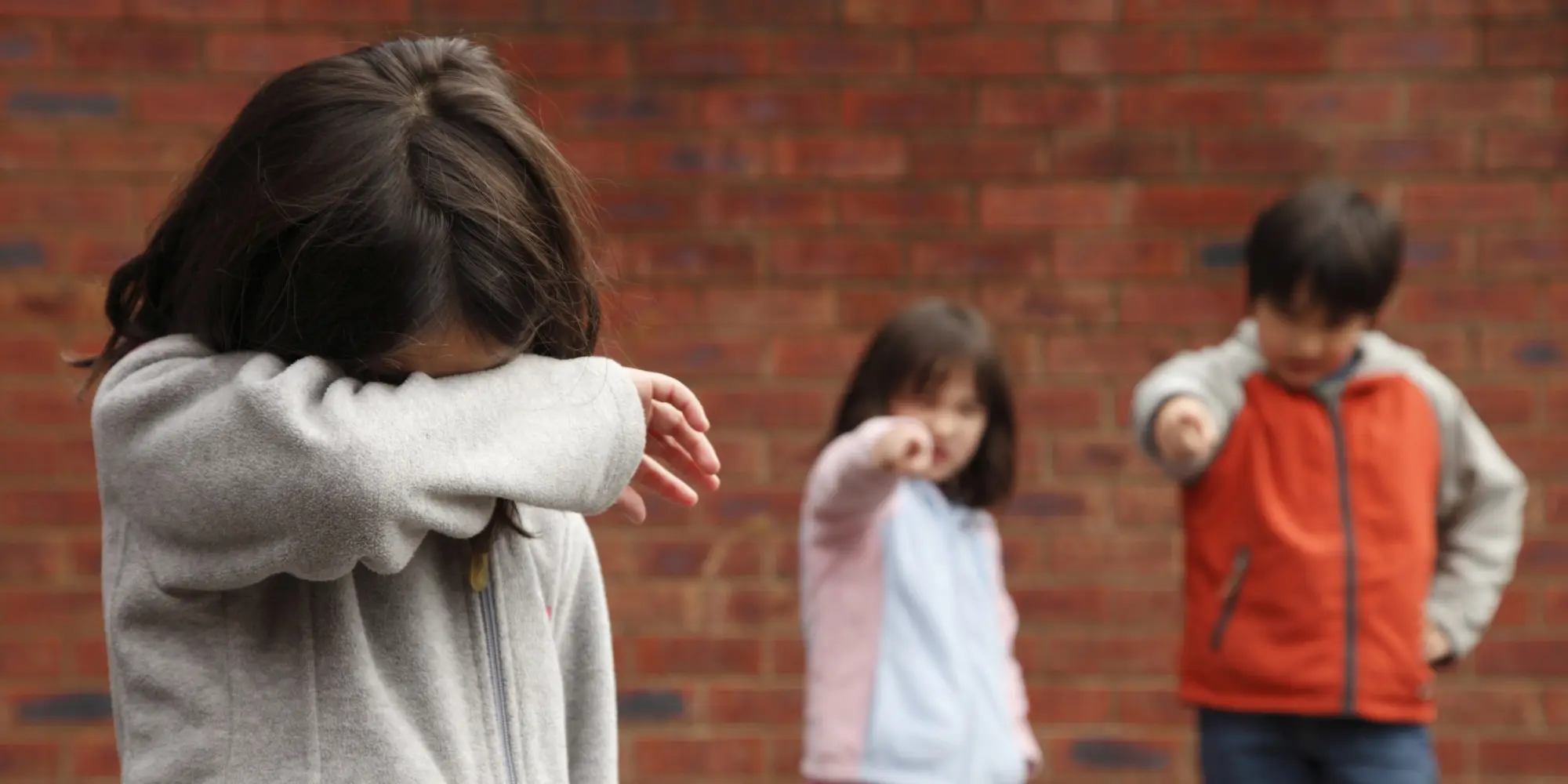 Anak yang kerap di bully membuatnya rentan alami depresi di usia muda. (Foto: Huffington Post)