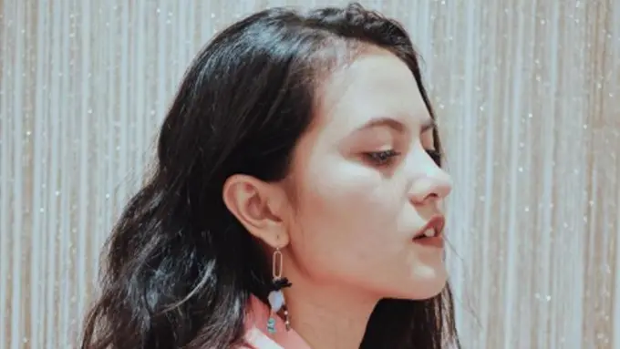 Marsha Aruan dengan Lipstik Merah, Cantiknya Bikin Baper