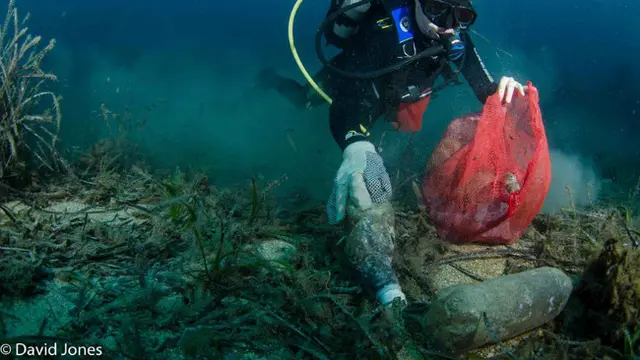 Tak hanya di Indonesia, penumpukan sampah plastik juga terjadi di beberapa negara di dunia.