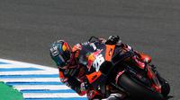 Dani Pedrosa turun gunung sebagai wild card di MotoGP Spanyol.. Pembalap penguji KTM ini membuktikan pengalaman berguna untuk raih waktu tercepat di sirkuit Jerez (AFP)