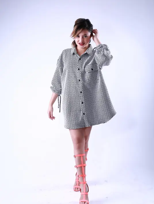 Ditengah kisruh dengan kekasihnya, Marshanda masih disibukkan dengan kegiatan pembuatan single yang diperuntukkan pada putrinya. Caca juga enggan memberikan tidak mau menemui wartawan yang menunggunya. (Foto-foto Eksklusif/Deki Prayoga/Bintang.com)