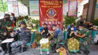 Vaksinasi anak di Banyuwangi. (Dian Kurniawan/Liputan6.com)