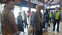 Jemaah Haji Indonesia Kloter Pertama tiba di tanah air pada Selasa (4/7/2023). (Liputan6.com/Pramita Tristiawati)