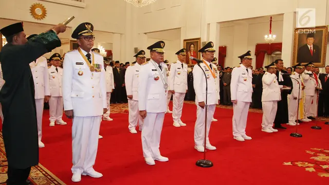 Jokowi Lantik 9 Gubernur dan Wakil Gubernur di Istana Negara