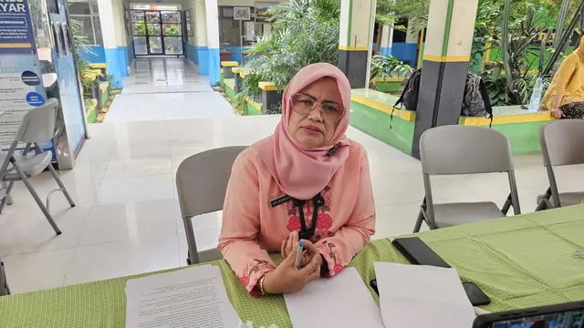 Kepala SMPN 3 Depok, Ety Kuswandarini