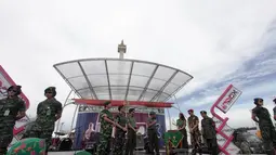Ratusan anggota TNI menghadiri pembukaan pameran tersebut yang juga digabung dengan konser Inbox dari SCTV, Jakarta, Jumat (12/12/2014). (Liputan6.com/Faizal Fanani)