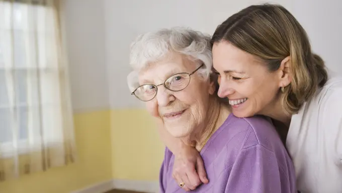 [Bintang] Lansia Seperti Bocah? Begini 5 Tips Berkomunikasi dengan Mereka