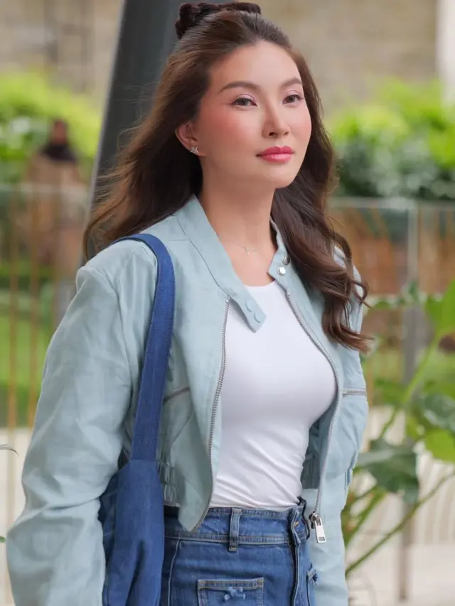 Inspirasi Outfit Hangout ala Sarwendah yang Fresh dan Awet Muda (Instagram/@sarwendah29)