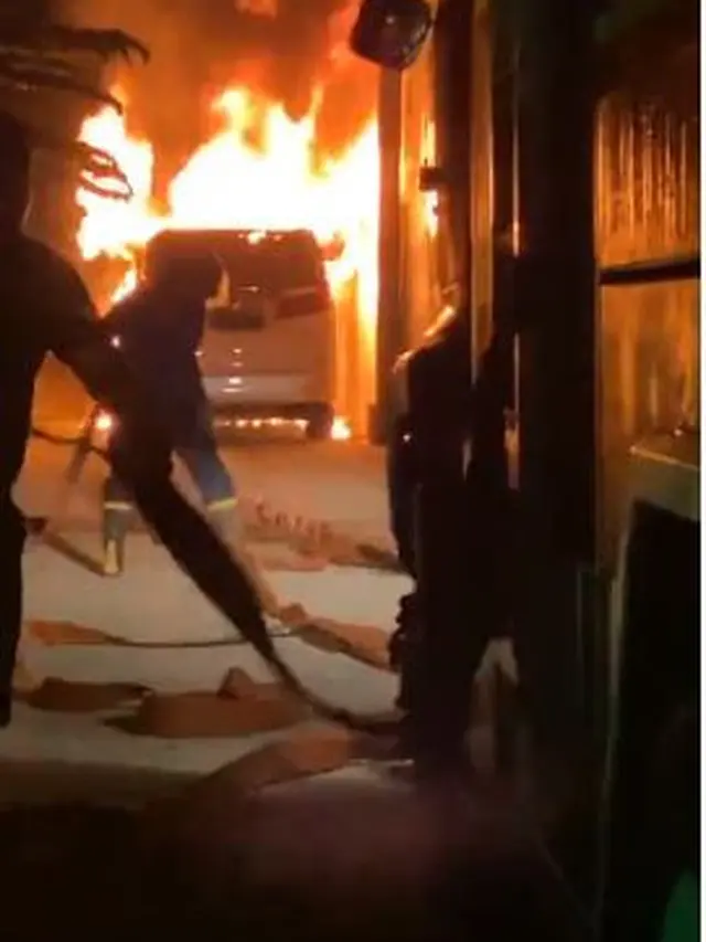 6 Momen Mobil Alphard Via Vallen Terbakar Disamping Rumah, Dibakar Orang Tak Dikenal