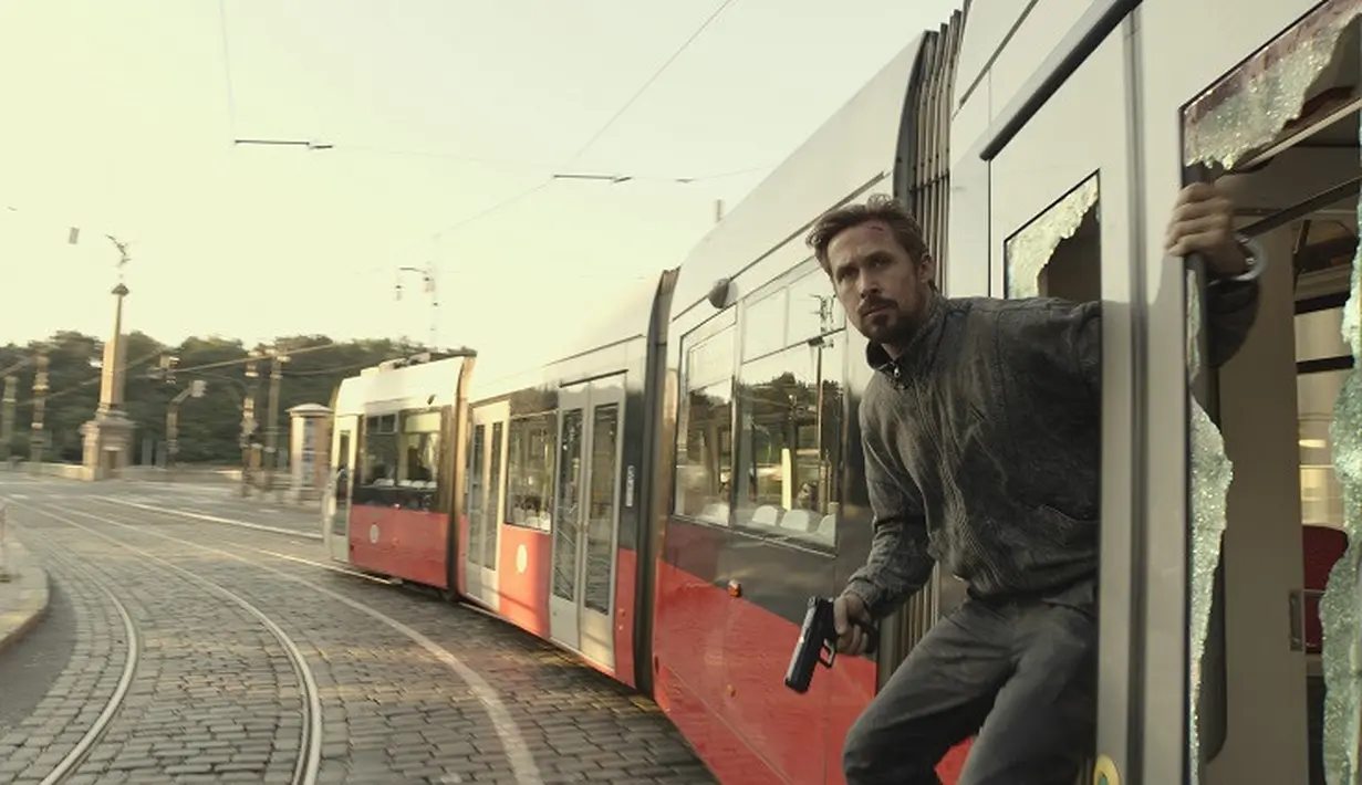 <p>Setelah dibebaskan dari penjara dan direkrut ke dalam CIA oleh Donald Fitzroy (Billy Bob Thornton), Gentry menunjukkan kemampuan luar biasa dan menjadi seorang pembunuh ulung. (Foto: Netflix)</p>