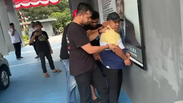 Polres Bandara Soekarno Hatta berhasil membekuk seorang pelaku penipuan bermodus tukar kartu ATM.