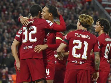 Gemerlapnya Liga Inggris telah menjadi magnet tersendiri bagi para pemain dari berbagai negara unuk berkompetisi di dalamnya. Beberapa klub pun akhirnya berlomba-lomba mendatangkan pemain terbaik dari luar Inggris untuk memperkuat skuad mereka. Tercatat ada 5 klub dengan jumlah pemain asing terbanyak di Liga Inggris musim 2022/2023 ini. Klub mana saja? Yuk disimak uraiannya berikut ini. (AP/Rui Vieira)