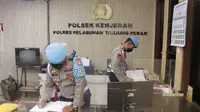 Sidak Propam di Polsek Kenjeran Surabaya. (Dian Kurniawan/Liputan6.com)