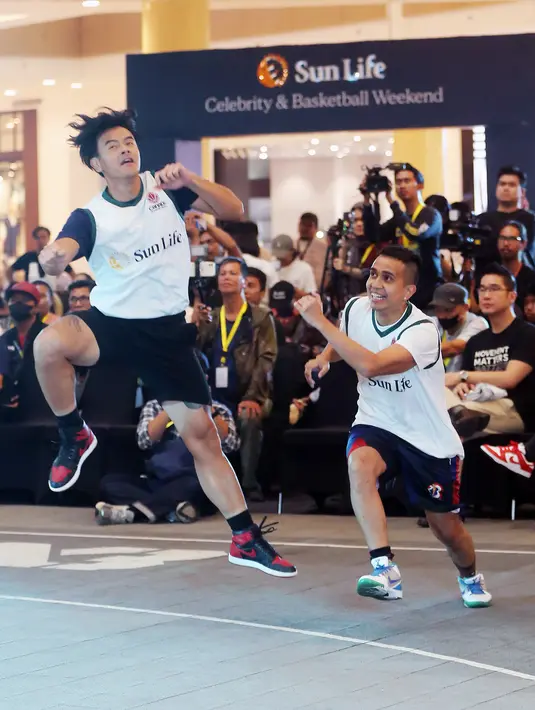 Kampanye ini dihadirkan sebagai wujud nyata darikomitmen Sun Life dalam mengajak keluarga Indonesia. Agar lebih aktif bergerak dan menjalani gaya hidup yang lebih sehat, khususnya melalui olahraga basket. [Bambang E Ros/Fimela.com]