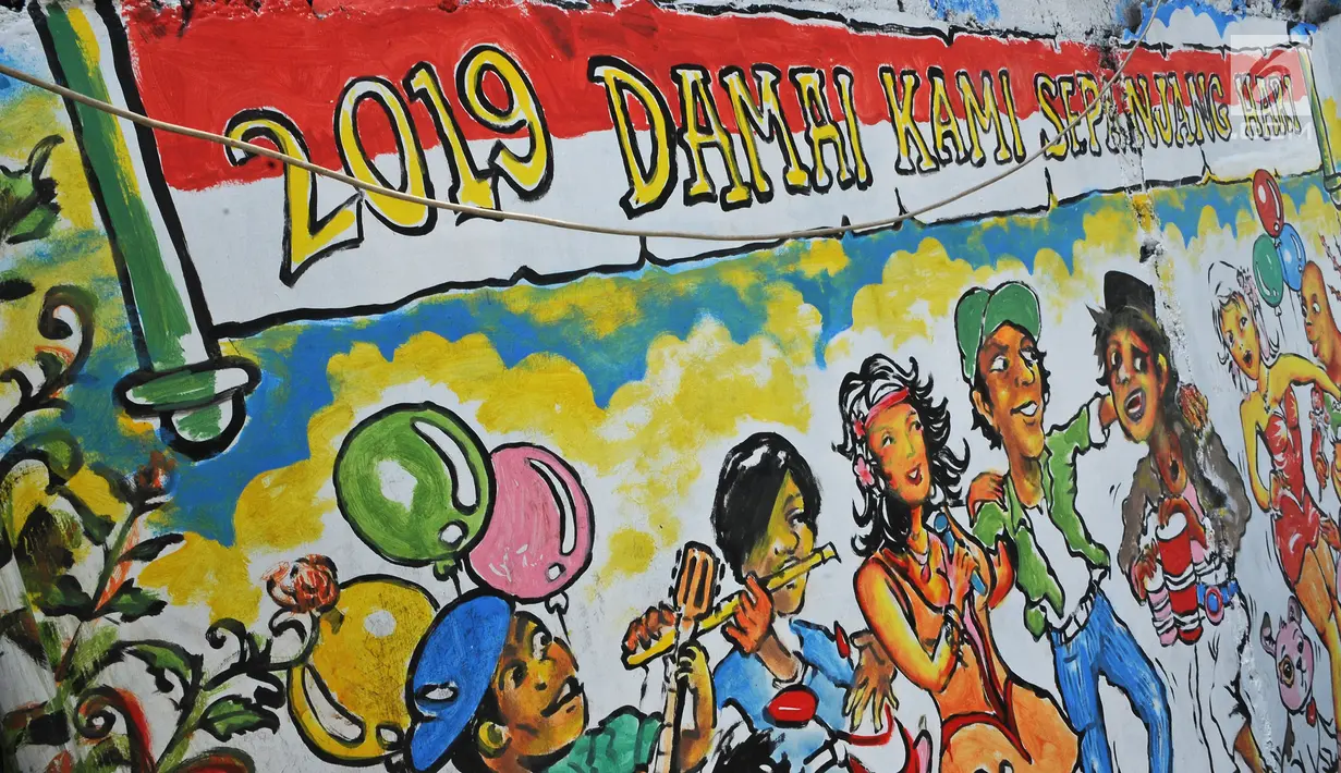 Sebuah mural pemilu menghiasi tembok di Jalan Karet, Depok, Jawa Barat, Rabu (20/3). Mural tersebut mengajak masyarakat untuk berpartisipasi dalam menyukseskan pemilu dengan cara damai dan menjaga meski berbeda pilihan. (Liputan6.com/Herman Zakharia)