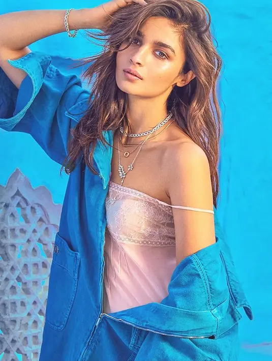 "Sebagai artis memang harus terus belajar. Kita harus memberikan yang terbaik," tutur aktris kelahiran 15 Maret 1993 ini seperti yang dilansir dari ZeeNews. (Foto: instagram.com/aliaabhatt)