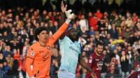 Kiper Salernitana,&nbsp;Guillermo Ochoa, berhasil menggagalkan berbagai peluang yang didapat pemain Inter Milan pada laga pekan ke-29 Serie A di&nbsp;Stadio Arechi, Sabtu (8/4/2023) dini hari WIB. Duel pun berakhir imbang 1-1. (AFP/Alberto PIZZOLI)