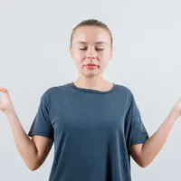 One deep breath efektif dilakukan sebagai cara untuk mengurangi stres saat bekerja. (Foto/dok: Freepik/8photo)