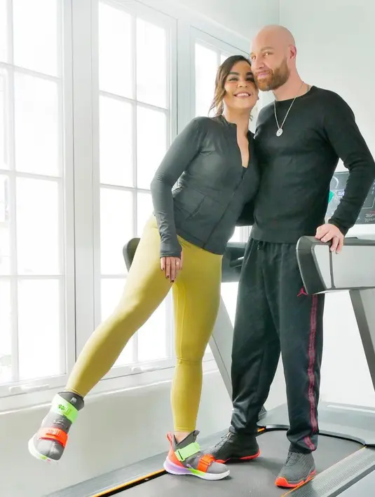 Selain Melaney Ricardo, banyak lagi artis lainnya yang pernah terpapar virus Covid-19. Mereka berjuang dengan berbagai cara untuk bisa sembuh dan kembali sehat.  (Instagram/melaney_ricardo)