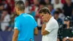 Reaksi pelatih kepala Sevilla Julen Lopetegui usai melawan Borussia Dortmund pada pertandingan Grup G Liga Champions di Stadion Ramon Sanchez Pizjuan, Sevilla, Spanyol, 5 Oktober 2022. Kekalahan Sevilla dari Borussia Dortmund menjadi akhir dari perjalanan Julen Lopetegui di Sevilla yang dimulai pada Juni 2019. (AP Photo/Jose Breton)