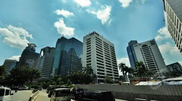 Gedung bertingkat di kawasan Sudirman, Jakarta, (17/3/2015). Dinas Penanggulangan Kebakaran dan Keselamatan Provinsi DKI akan menjalankan verifikasi untuk memastikan kelengkapan proteksi kebakaran di tiap gedung bertingkat. (Liputan6.com/Faizal Fanani)