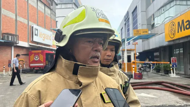 Glodok Plaza Kebakaran, Petugas Sempat Temui Kendala Akses yang Terkunci