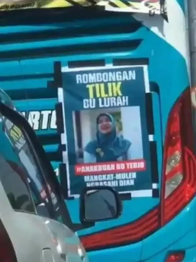 10 Potret Tulisan Kocak di Belakang Bus Pariwisata Ini Bikin Tepuk Jidat