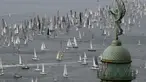 Ribuan kapal layar berkumpul sebelum perlombaan tahunan Barcolana di Pelabuhan Trieste, Italia, Minggu (11/10). Barcolana merupakan salah satu perlombaan kapal layar tahunan terbesar di dunia yang telah dimulai sejak 1969. (REUTERS/Stefano Rellandini)
