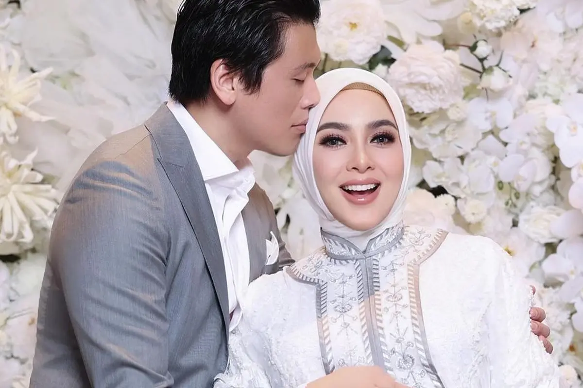 Gaya Syahrini saat Umumkan Kehamilan dengan Reino Barack Curi Atensi, Pakai Cincin Berlian Seharga Rp24 Miliar!