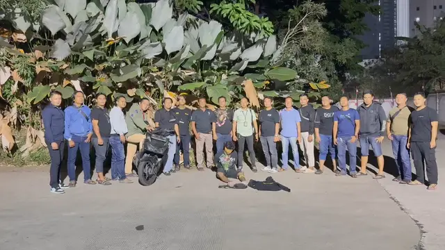 Polres Metro Depok saat meringkus tersangka penyayatan leher korban di wilayah Beji, Depok.