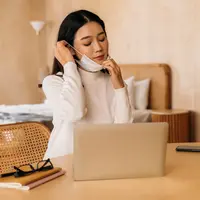 ilustrasi perempuan bekerja/Twinsterphoto/Shutterstock