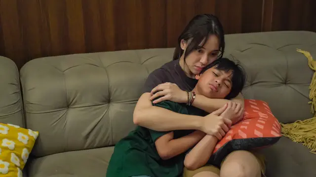 Bikin Satu Studio Menangis, Ini 3 Alasan Film Yang Lain Boleh Hilang Asal Kau Jangan Begitu Relate dengan Keluarga Indonesia