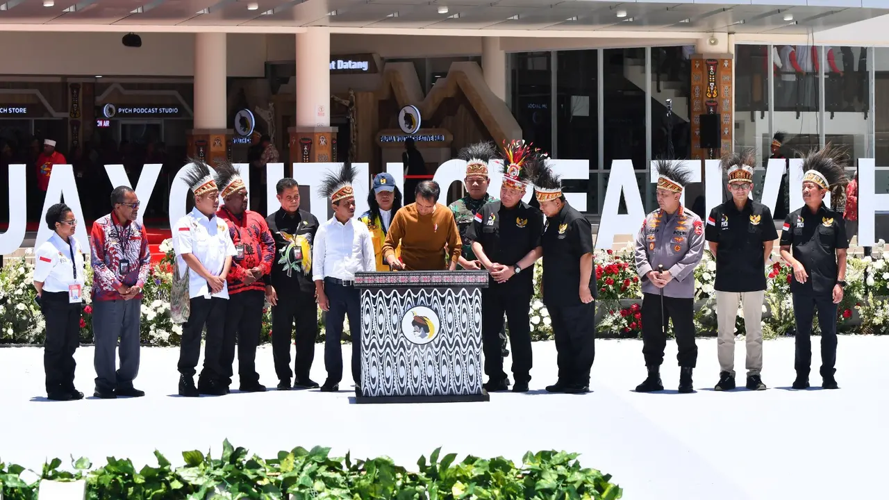 Presiden Joko Widodo (Jokowi)  meresmikan Gedung Papua Youth Creative Hub (PYCH) di Jayapura, Papua, Selasa (21/3/2023). (Istimewa)
