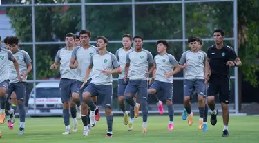 Tim Nasional Uzbekistan U-17 menggelar latihan jelang laga babak 16 besar Piala Dunia U-17 di Lapangan Banyuanyar, Solo, Jawa Tengah, Sabtu (18/11/2023). (doc.LOC WCU17/RKY)