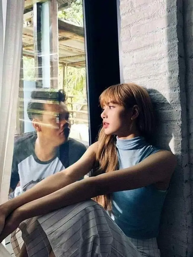 Foto editan bersama Lisa Black Pink (foto: Instagram/@receh.id)