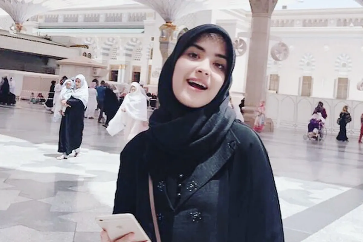 [Bintang] 8 Potret Cantik Vebby Palwinta Saat Berhijab