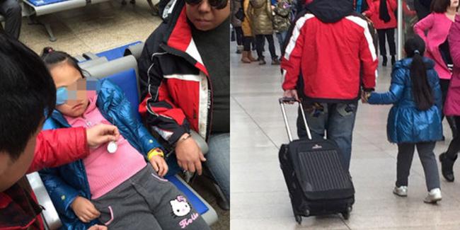 Gadis cilik ini juga dilengkapi dengan GPS dan kalung yang berisi nomor ponsel, jaga-jaga jika ia tiba-tiba hilang atau tersesat. | Foto: copyright shanghaiist.com