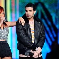 Suatu sumber mengatakan bahwa Rihanna memang berkeinginan menjadi seorang ibu. Tetapi belum tahu kapan akan terjadi, Rihanna berharap dan berencana bahwa ia inginkan Drake menjadi ayah dari anak-anaknya yang lucu. (AFP/Bintang.com)